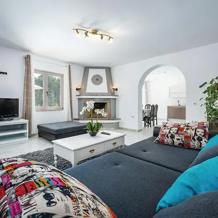 Alice By Interhome * Tar-Vabriga